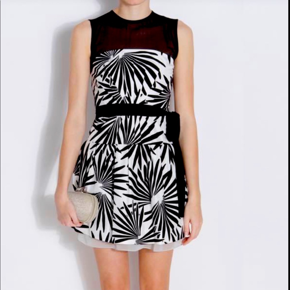 New with Tags DVF Fan Flower YARRA HABOTAI DRESS